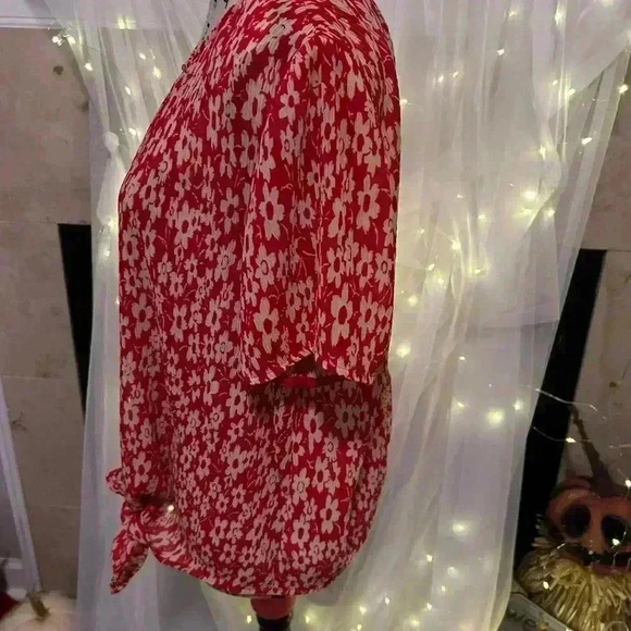 Madewell Crinkle Button Back Tie Tee in Full Bloom. Size Medium. Preowned. - Picture 2 of 8